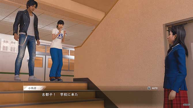糸倉古都子がミステリー研究会の部室に入るカットシーン