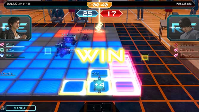 両チームのロボットが競うREロボコンテストのゲーム画面