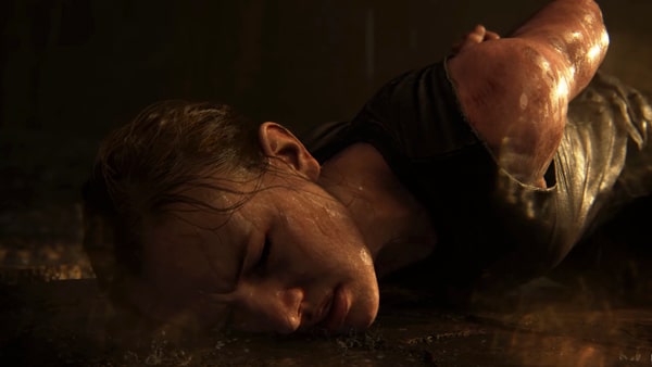 The Last of Us 2で女性が運ばれるシーン